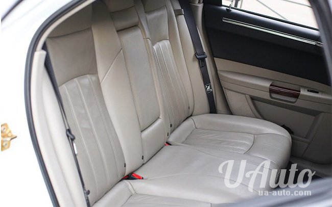 аренда авто Chrysler 300C в Киеве