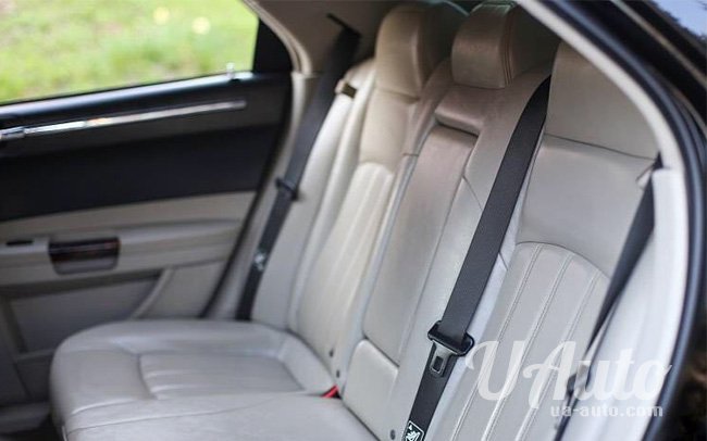 аренда авто Chrysler 300C в Киеве
