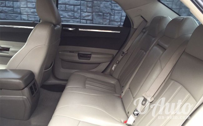 аренда авто Chrysler 300C в Киеве