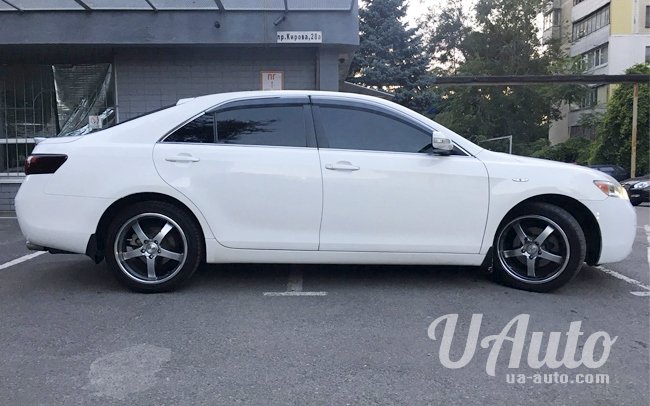 аренда авто Toyota Camry 40 в Киеве