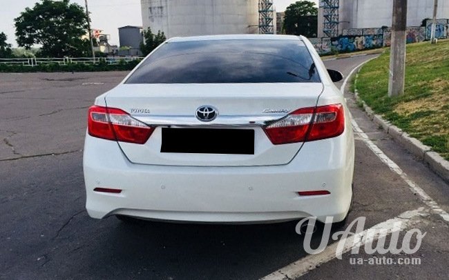 аренда авто Toyota Camry 50 в Киеве