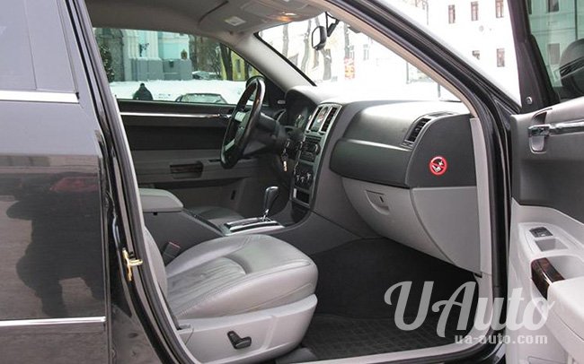 аренда авто Chrysler 300C в Киеве