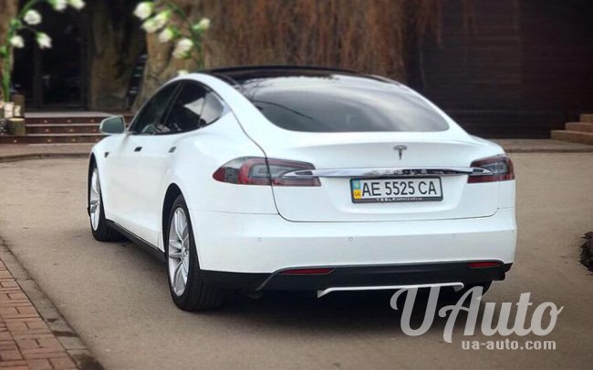 аренда авто Tesla Model S в Киеве