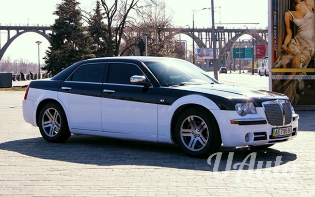 аренда авто Chrysler 300C Кит в Киеве
