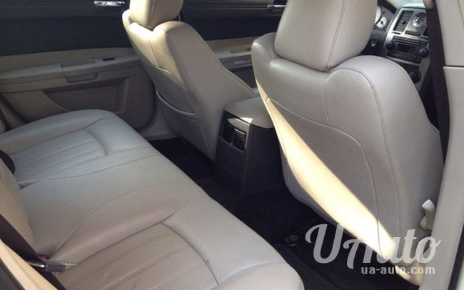 аренда авто Chrysler 300C в Киеве
