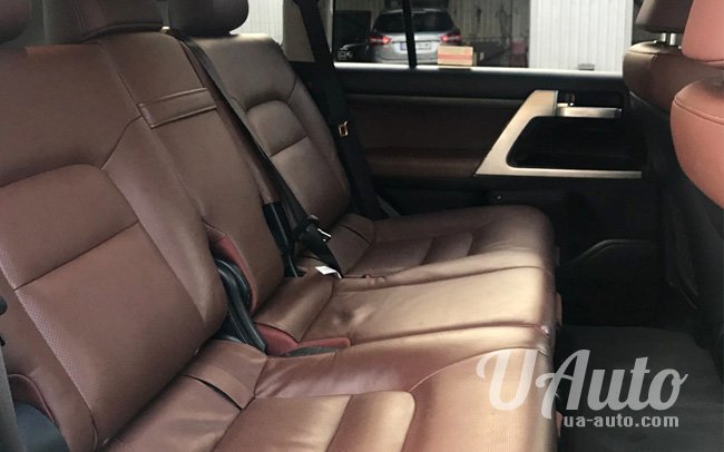 аренда авто Toyota Land Cruiser 200 в Киеве