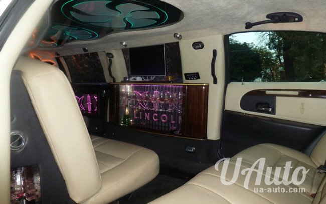 аренда авто Лимузин Lincoln Town Car в Киеве