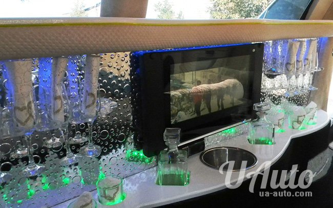 аренда авто Лимузин Chrysler 300C Exclusive в Киеве