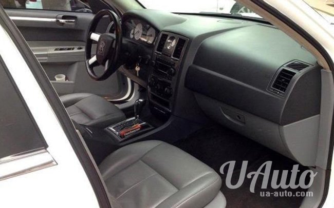 аренда авто Chrysler 300C Phantom в Киеве